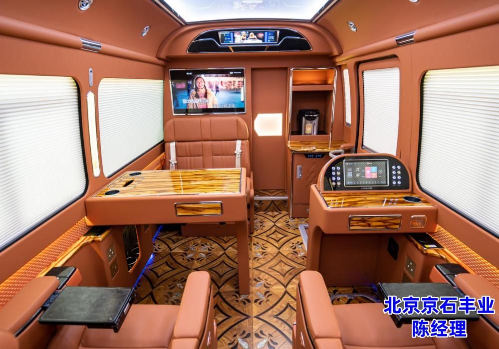 丰田考斯特7座大型商务旅居车深圳落地多少钱