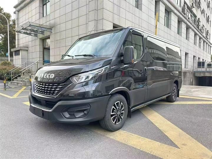 進口依維柯商務車，30多萬的價格買進口車，真不錯的選擇