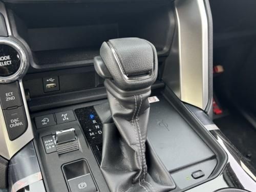 首付20万开走 中东版丰田酷路泽3.5TT价格70多万 参数 图片 配置