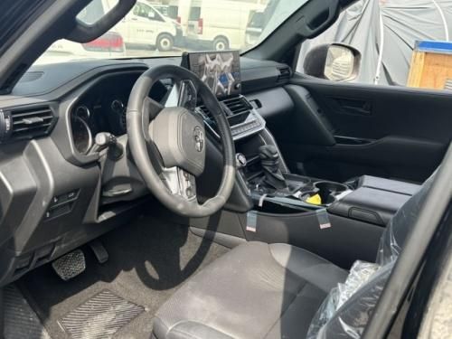 首付20万开走 中东版丰田酷路泽3.5TT价格70多万 参数 图片 配置