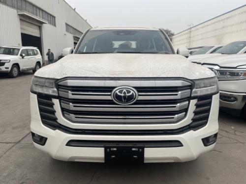 中东版酷路泽4000顶配落地价格 真皮座椅+双差速锁 分期0手续费