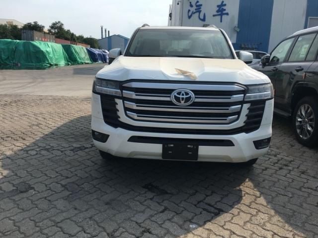 2025款酷路澤LC3300 柴油 3.3T 現車報價 整體依舊呈現很強的氣場