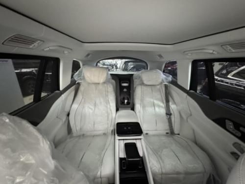2025款迈巴赫GLS600双拼色现车直降20万 选装落地包牌价 魔术车身