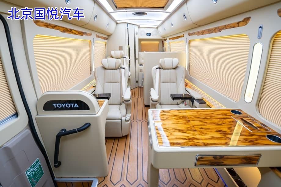 丰田考斯特7座房车版西双版纳落地多少钱