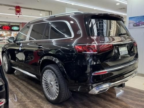 2025款迈巴赫GLS600双拼色现车直降20万 选装落地包牌价 魔术车身