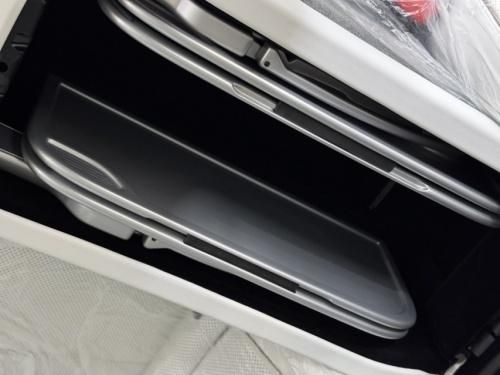 2025款迈巴赫GLS600双拼色现车直降20万 选装落地包牌价 魔术车身