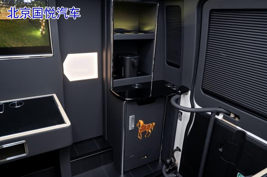 丰田考斯特10座至臻黑版葫芦岛落地多少钱