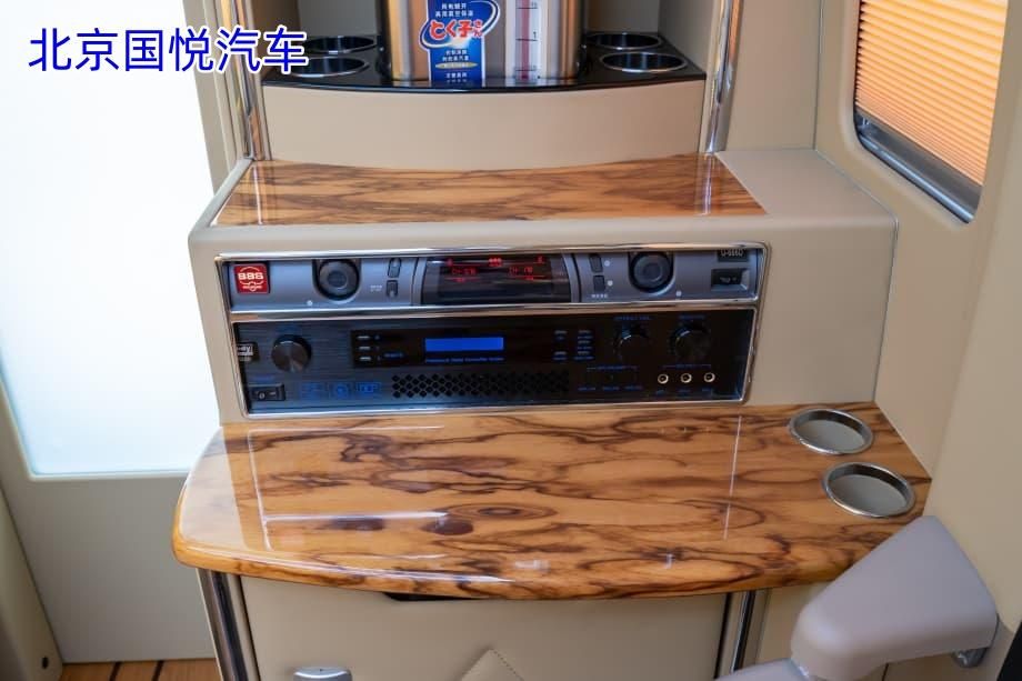 丰田考斯特7座商务旅居版通辽落地多少钱