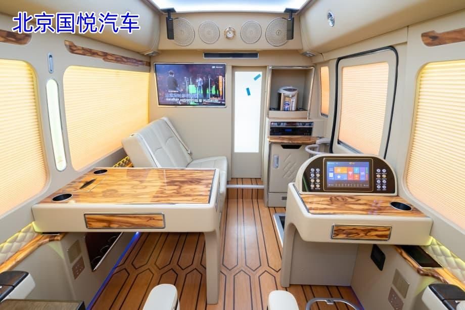 丰田考斯特7座商务旅居版通辽落地多少钱