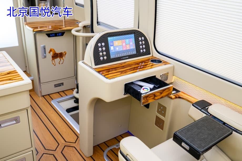 丰田考斯特10座商务旅居版吕梁落地多少钱