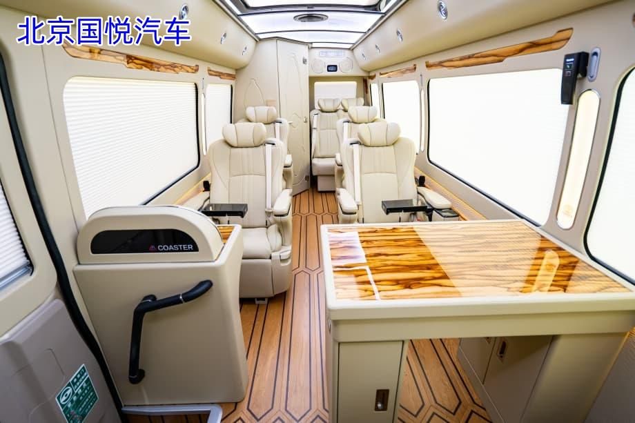 丰田考斯特10座商务旅居版吕梁落地多少钱