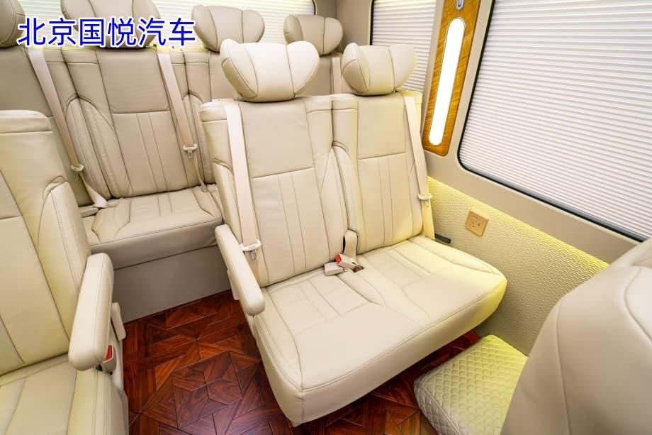 北京红旗国悦15座还能拥有麻将桌!快来看详细布局