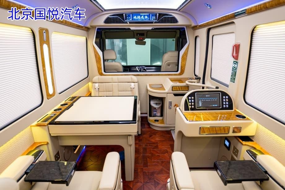 北京红旗国悦15座还能拥有麻将桌!快来看详细布局