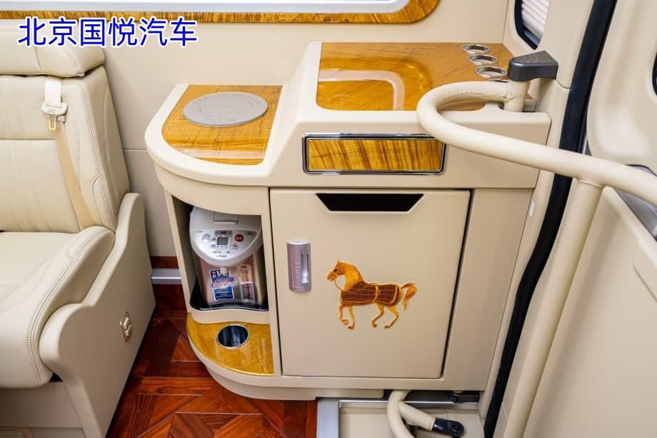 北京红旗国悦15座还能拥有麻将桌！快来看详细布局