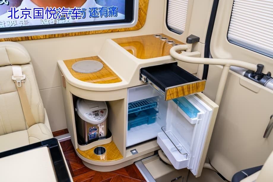 北京红旗国悦15座还能拥有麻将桌！快来看详细布局