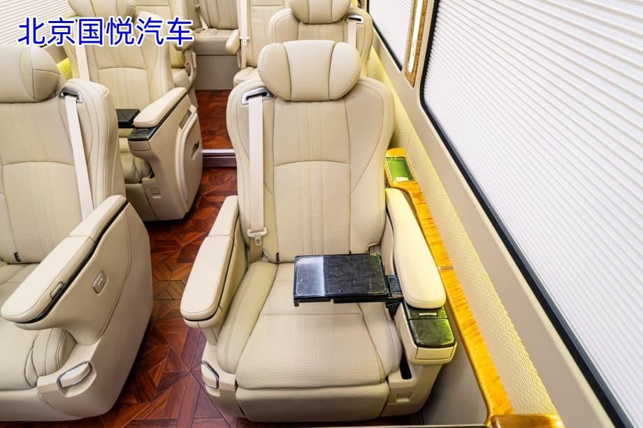 北京红旗国悦15座还能拥有麻将桌!快来看详细布局