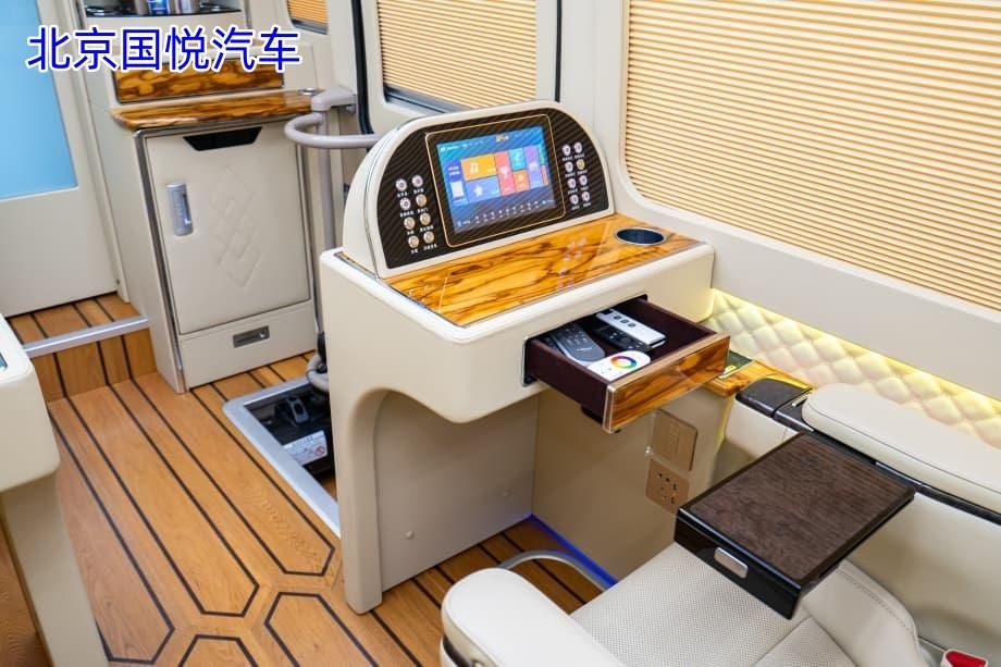 丰田考斯特7座房车孝感落地多少钱