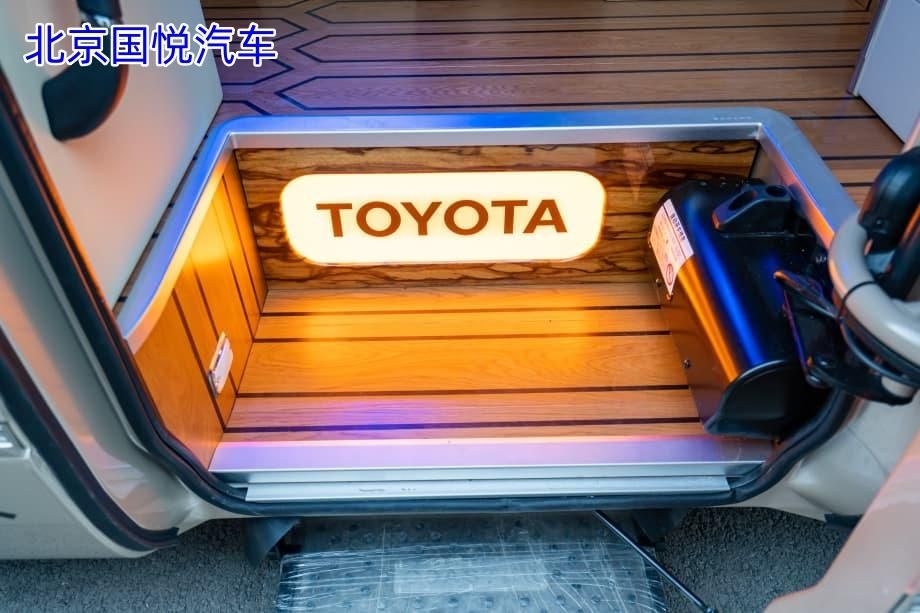 丰田考斯特7座房车孝感落地多少钱