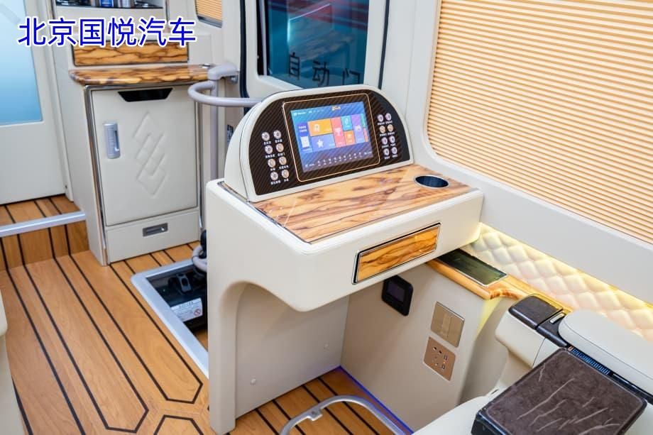 丰田考斯特7座房车新乡落地多少钱