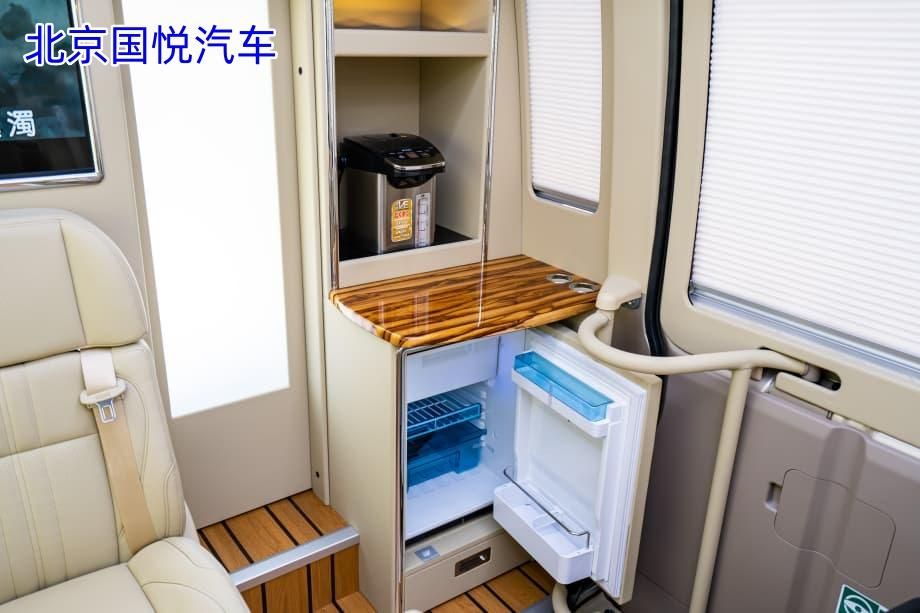 丰田考斯特10座带茶台邵通落地多少钱