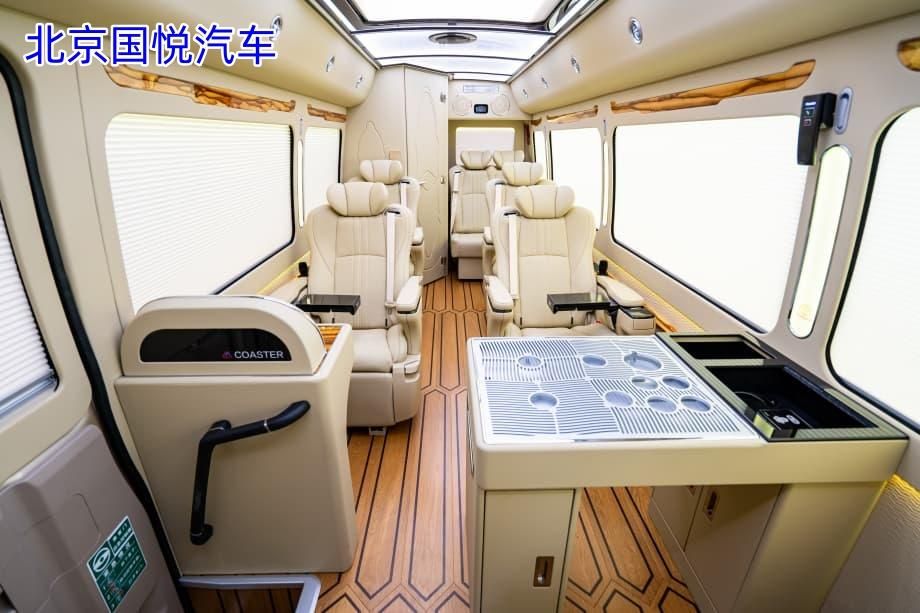丰田考斯特10座带茶台邵通落地多少钱