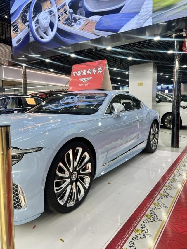 2025款欧陆GTMulliner插电混动 慕莱娜版展厅现车368万