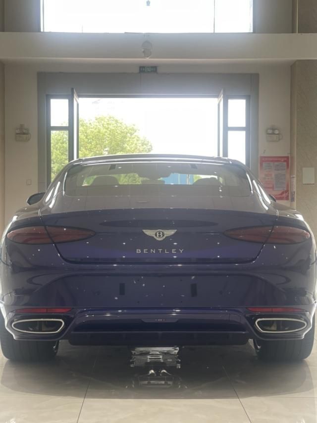 25款宾利欧陆GT穆莱纳视觉冲击 坦桑石紫/亚麻白-黑鲸展厅现车