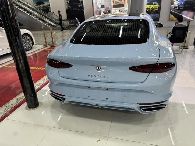 2025款欧陆GTMulliner插电混动 慕莱娜版展厅现车368万