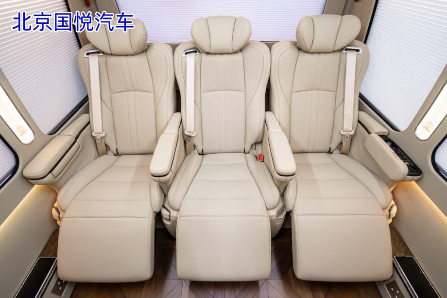 丰田考斯特11座通舱版鹤壁落地多少钱