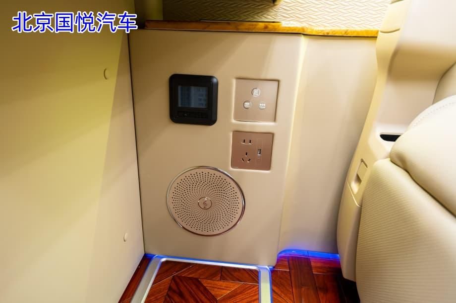 选择红旗国悦 15 座：大空间里的商务与生活全能解！联系电话