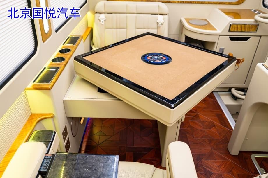 选择红旗国悦 15 座：大空间里的商务与生活全能解！联系电话