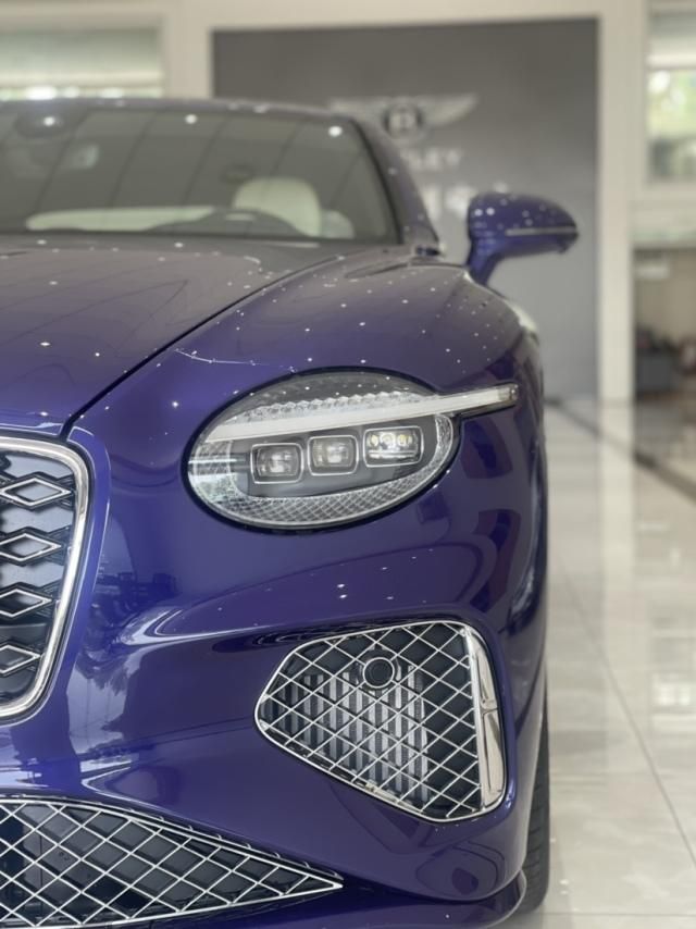 25款宾利欧陆GT穆莱纳视觉冲击 坦桑石紫/亚麻白-黑鲸展厅现车