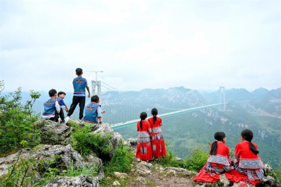 一座桥一本书，通往山的那边