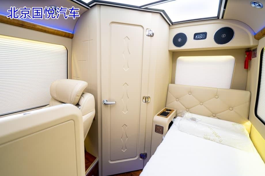 红旗国悦7座带床带卫生间现车直降十万！再送五年超长质保！