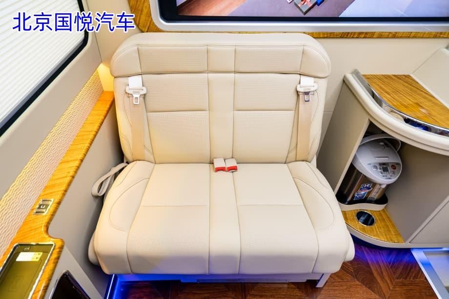 红旗国悦7座带床带卫生间现车直降十万！再送五年超长质保！