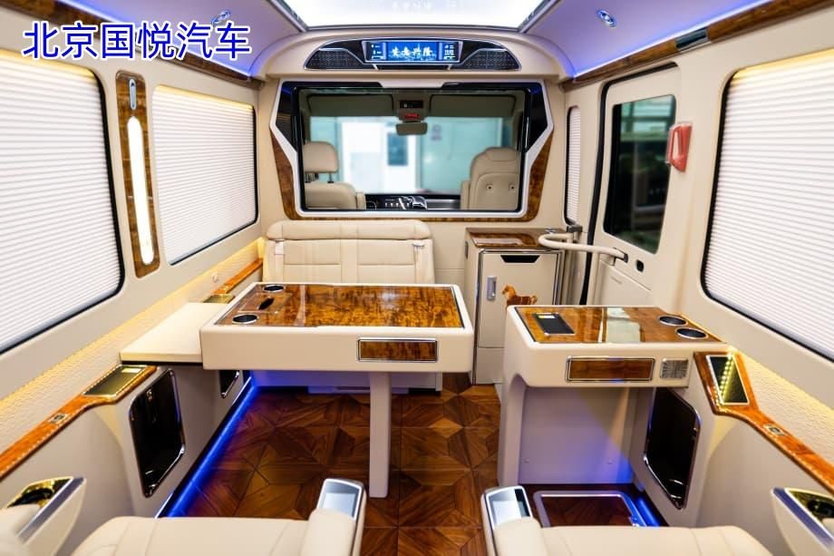 智能科技配置的红旗国悦7座带床带卫生间北京落地价地址