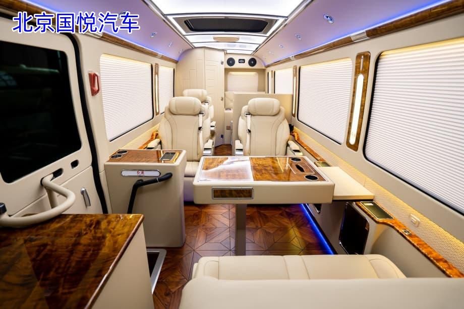 智能科技配置的红旗国悦7座带床带卫生间北京落地价地址