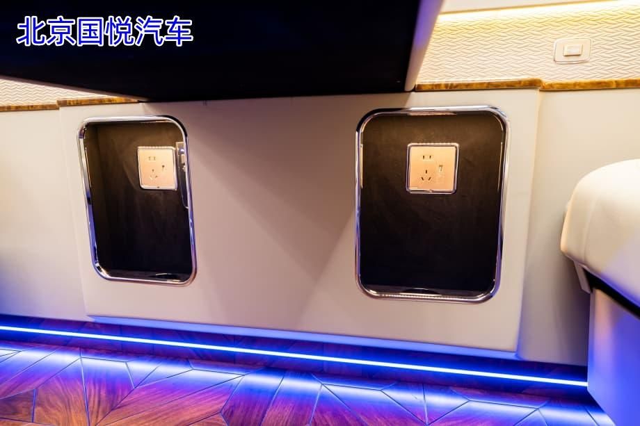 智能科技配置的红旗国悦7座带床带卫生间北京落地价地址