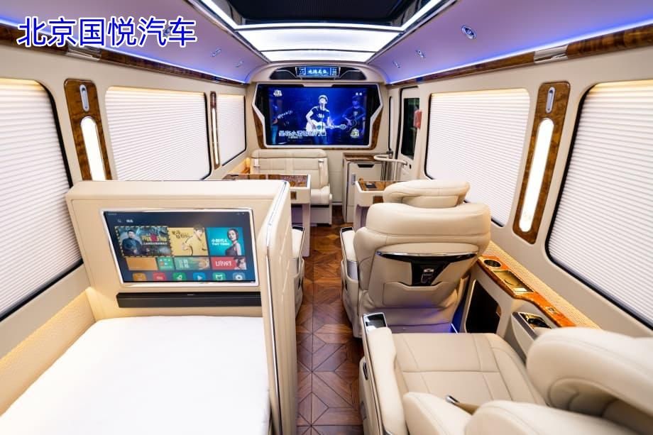 智能科技配置的红旗国悦7座带床带卫生间北京落地价地址