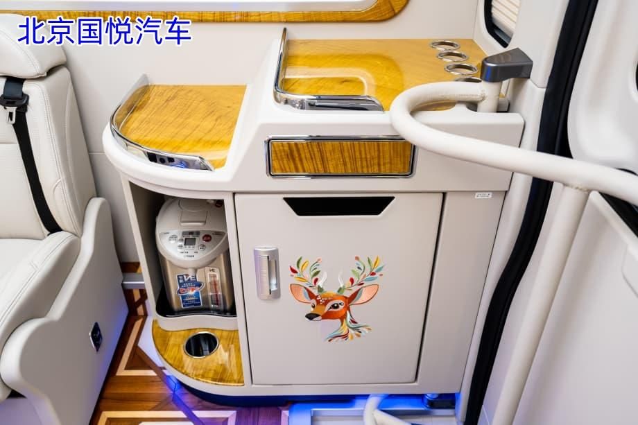 红旗国悦8座带床豪华版河北保定落地价格电话
