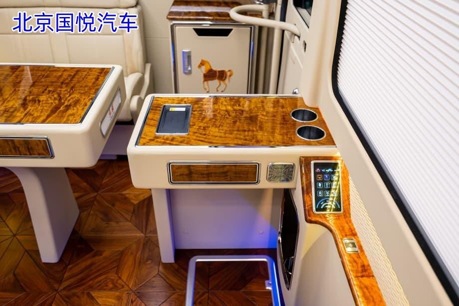 智能科技配置的红旗国悦7座带床带卫生间北京落地价地址