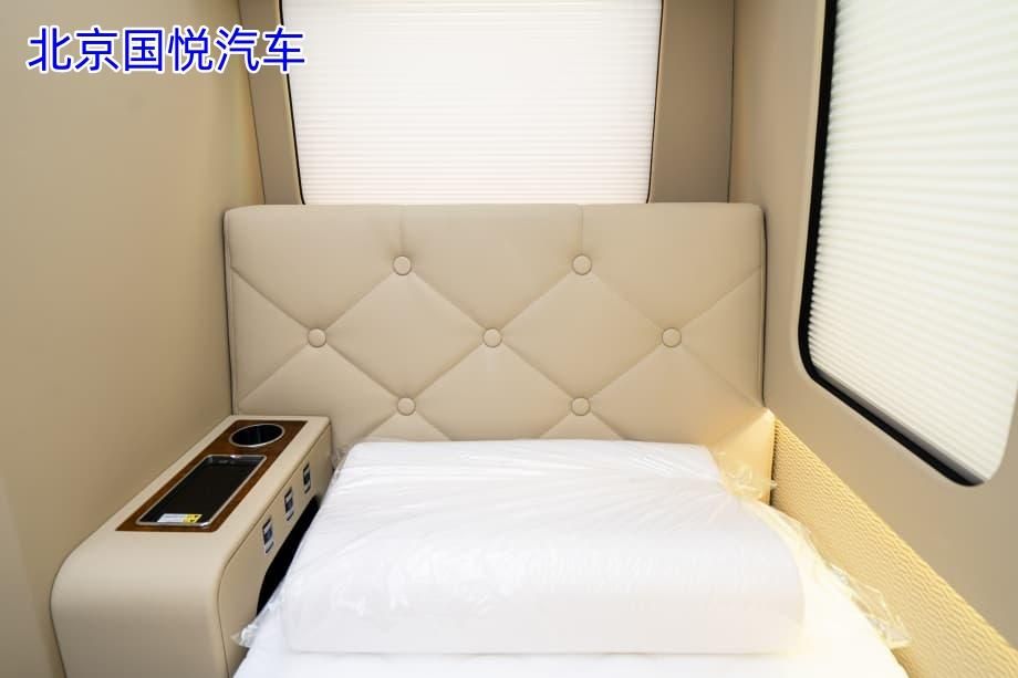 智能科技配置的红旗国悦7座带床带卫生间北京落地价地址