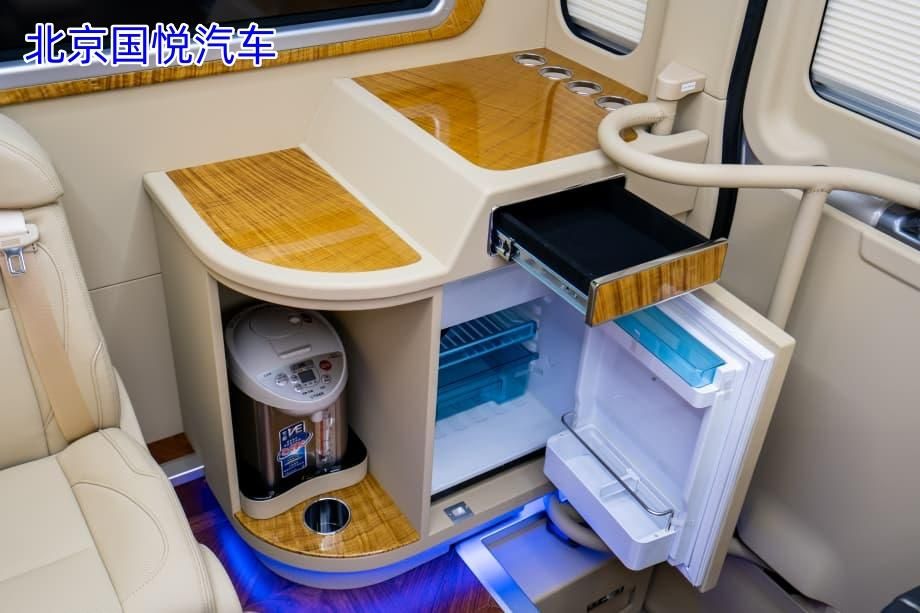 红旗国悦 8 座豪华与科技交织的移动奢享空间承德定制电话