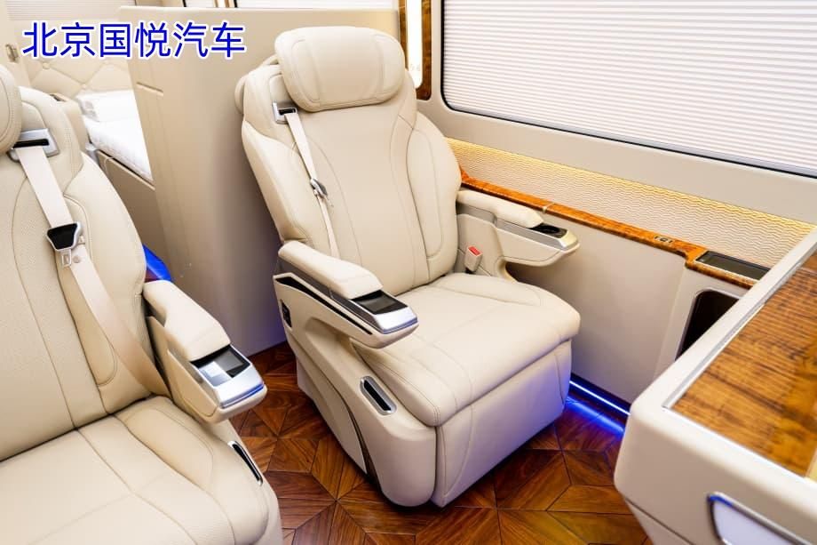 智能科技配置的红旗国悦7座带床带卫生间北京落地价地址