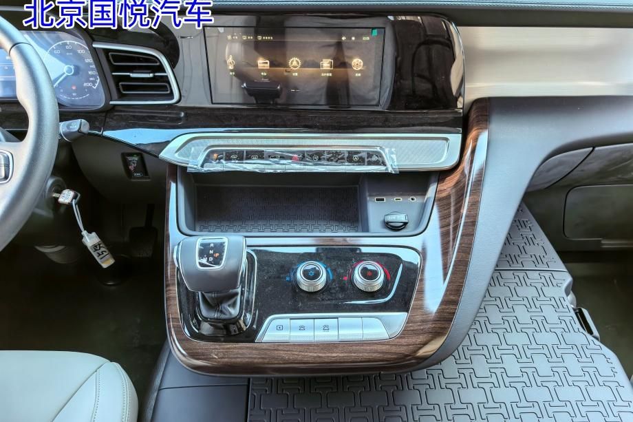 北京红旗国悦19座象牙白内饰，宽敞空间新体验联系电话