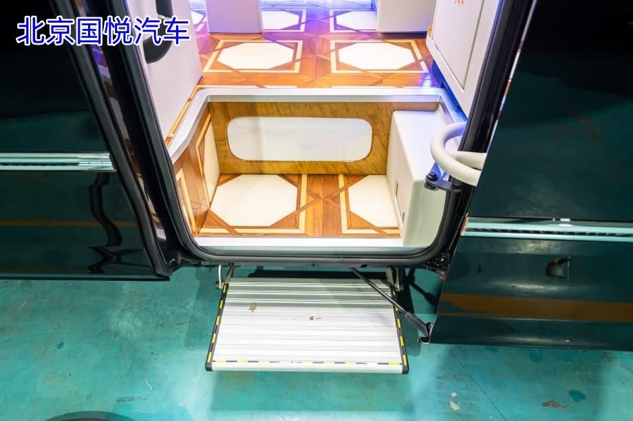 红旗国悦8座房车版武汉落地多少钱