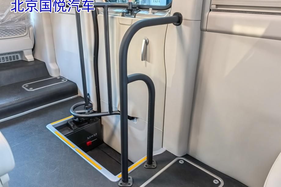 北京红旗国悦19座象牙白内饰，宽敞空间新体验联系电话