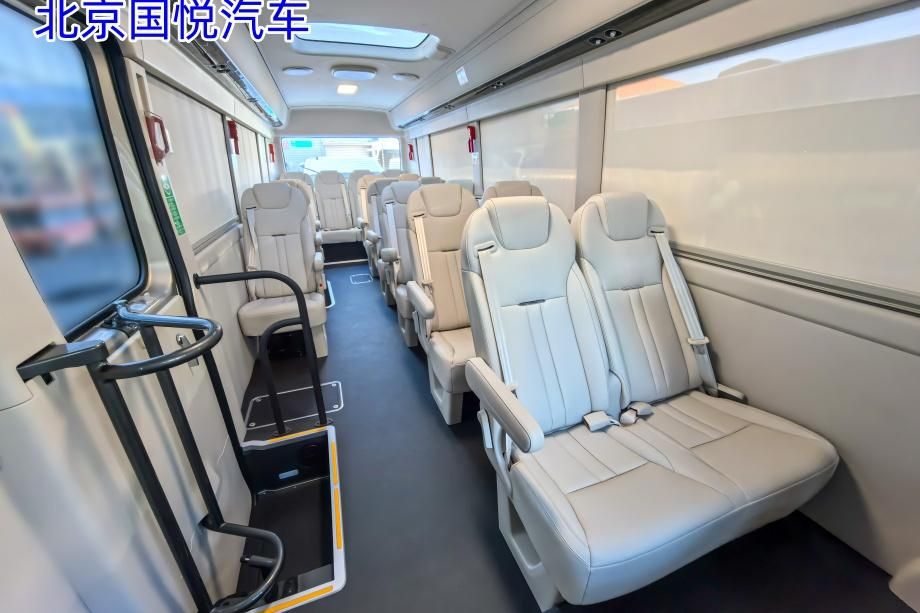 北京红旗国悦19座象牙白内饰，宽敞空间新体验联系电话