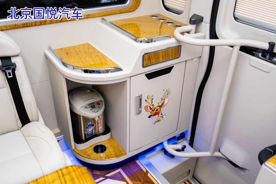 红旗国悦8座房车版武汉落地多少钱