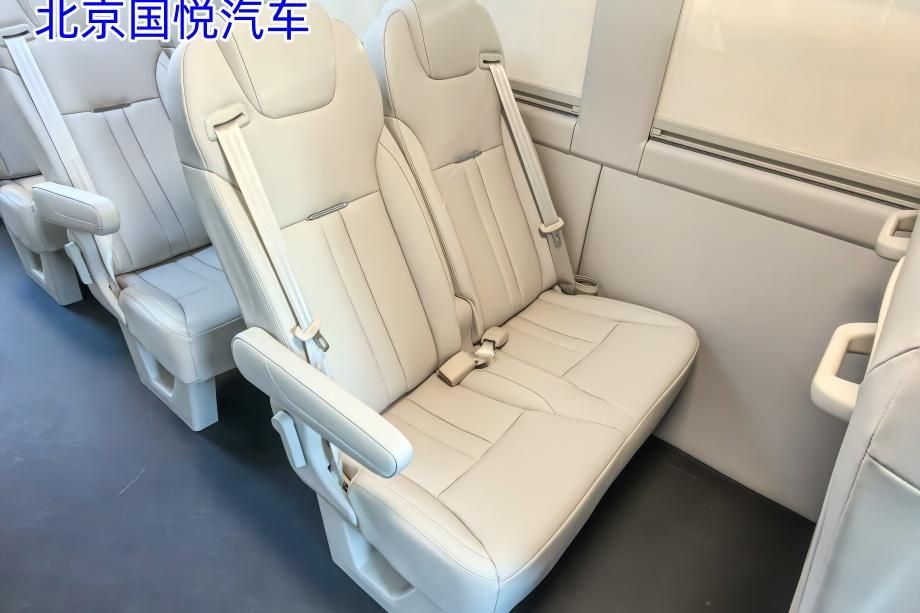 北京红旗国悦19座象牙白内饰，宽敞空间新体验联系电话